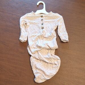 Lou Lou & Company "Poppy" White With Salmon Dots Knotted Sleep Gown 3-6m